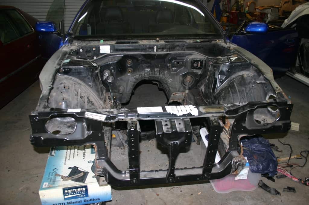 2005 Nissan altima radiator support